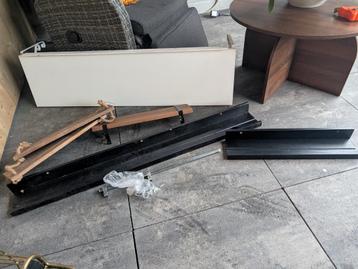 Planken verschillende maten beschikbaar voor biedingen