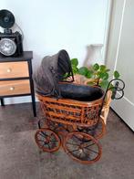 Mooi brocante poppenwagentje, Antiek en Kunst, Antiek | Speelgoed, Ophalen of Verzenden