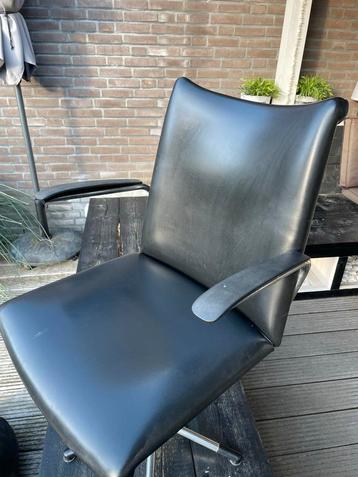 De Wit Schiedam Leren Draaistoel met armleuningen. beschikbaar voor biedingen