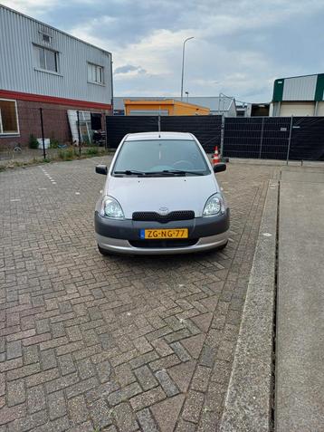 Toyota Yaris 1.0 16V Vvti 3DR 1999 Grijs beschikbaar voor biedingen