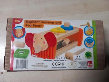 I'm toy hamerbank olifant - rood beschikbaar voor biedingen
