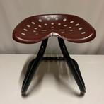 OPRUIMING Jaren 70 design kruk met tractor trekker zitting, Gebruikt, Kruk, Ophalen of Verzenden, IJzer