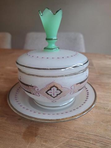 Antieke Bonbonnière met Deksel en Schotel beschikbaar voor biedingen