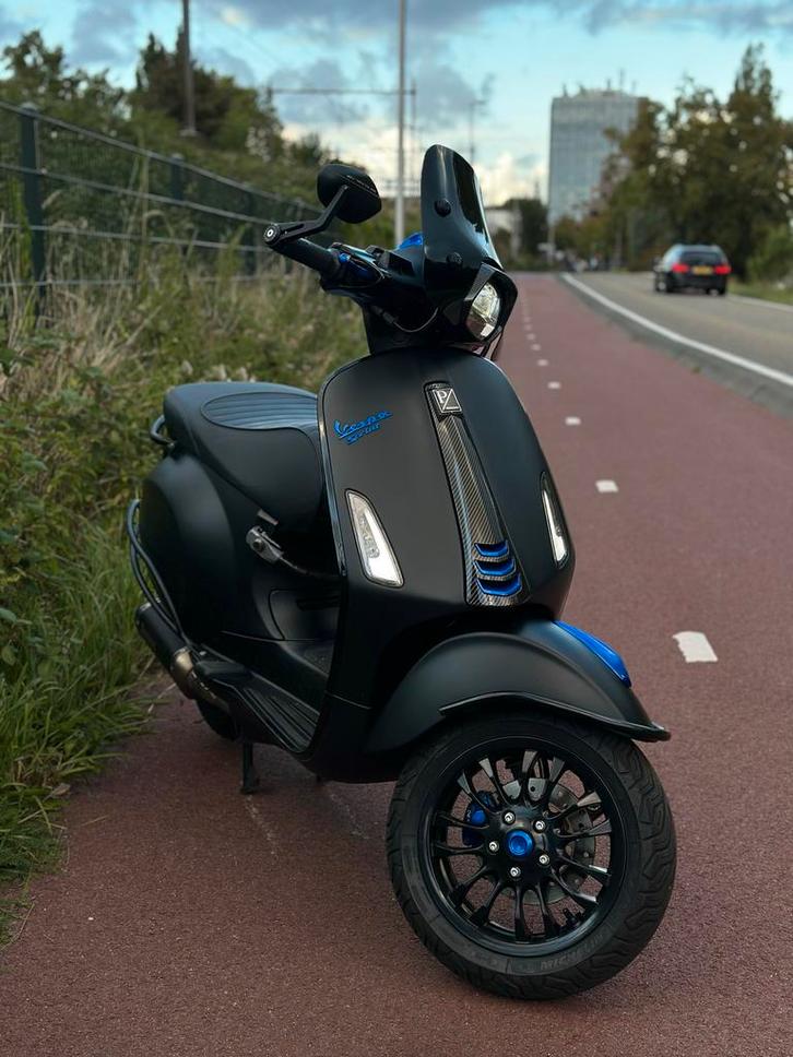 Vespa Sprint akrapovic 50cc moet weg, Fietsen en Brommers, Scooters | Yamaha, Zo goed als nieuw, Overige modellen, Maximaal 45 km/u