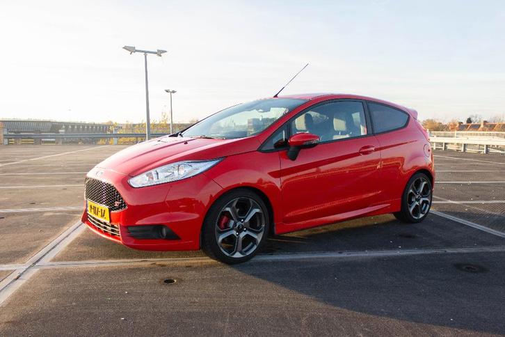 Ford Fiësta ST2 1.6L Turbo – Vol opties, maximaal rijplezier, Auto's, Ford, Particulier, Fiësta, ABS, Achteruitrijcamera, Airbags