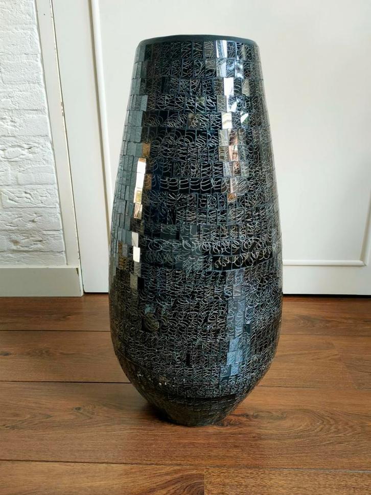 Zwarte mozaïek vaas met glas, Huis en Inrichting, Woonaccessoires | Wijnrekken, Gebruikt, 50 tot 75 cm, Minder dan 5 flessen, Ophalen