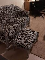 Antieke fluwelen zwartwit zebra bank + krukje met krulpoten, Huis en Inrichting, Banken | Sofa's en Chaises Longues, Gebruikt