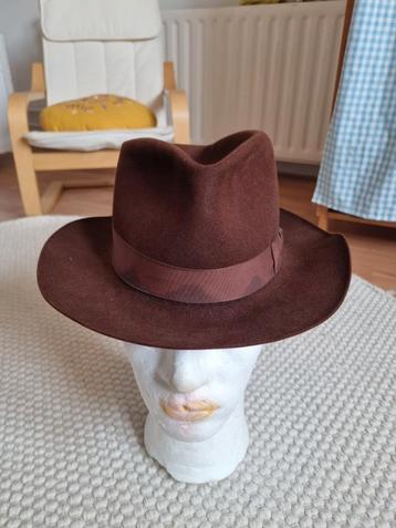 Bruine Fedora Hoed - Stijlvol Staalmeesyer jaren 60 beschikbaar voor biedingen