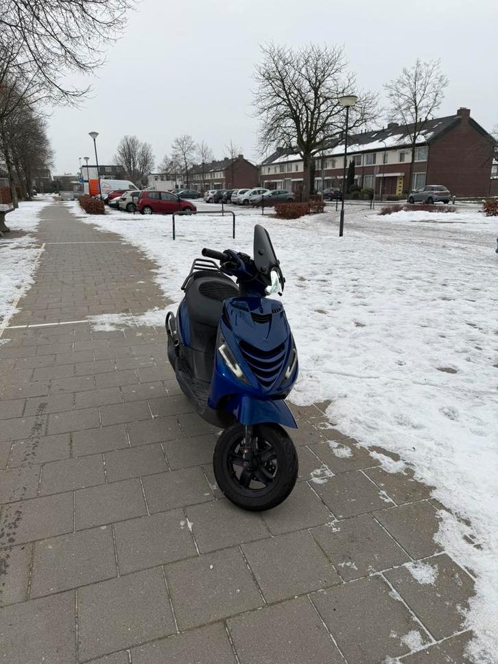 Piaggio zip 70cc, Fietsen en Brommers, Scooters | Piaggio, Zo goed als nieuw, Zip, Tweetakt, Ophalen