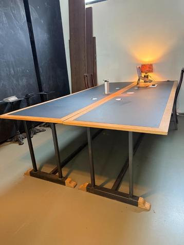 Heel mooi antiek(look) bureau 2X  beschikbaar voor biedingen