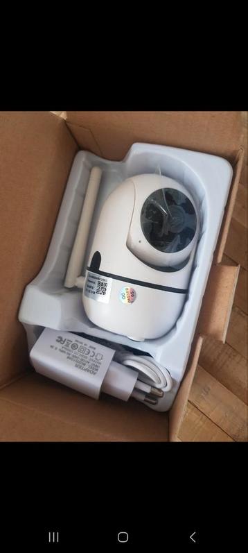 Nieuwe cloud storage intelligent camera wit. beschikbaar voor biedingen