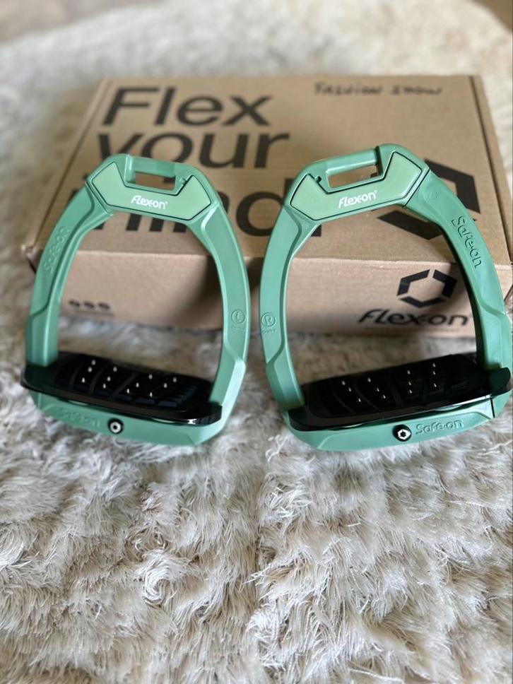 Nieuwe Flex-On Stay On stijgbeugels Kashmir Limited Edition, Dieren en Toebehoren, Paarden en Pony's | Hoofdstellen en Tuigage
