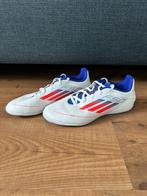 Adidas F50 zaalvoetbalschoenen 42 2/3, Sport en Fitness, Voetbal, Ophalen of Verzenden, Gebruikt, Schoenen