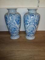 Twee mooie oude vazen, 30 cm hoog, Huis en Inrichting, Overige kleuren, Aardewerk of Porselein, Ophalen of Verzenden, Zo goed als nieuw