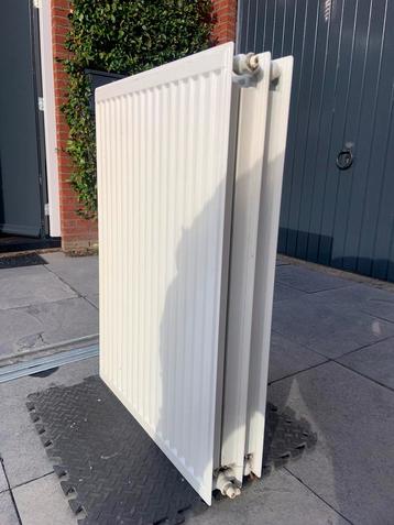 Radiator 90x60x15 (hxbxd)  T33 met aansluitmateriaal beschikbaar voor biedingen