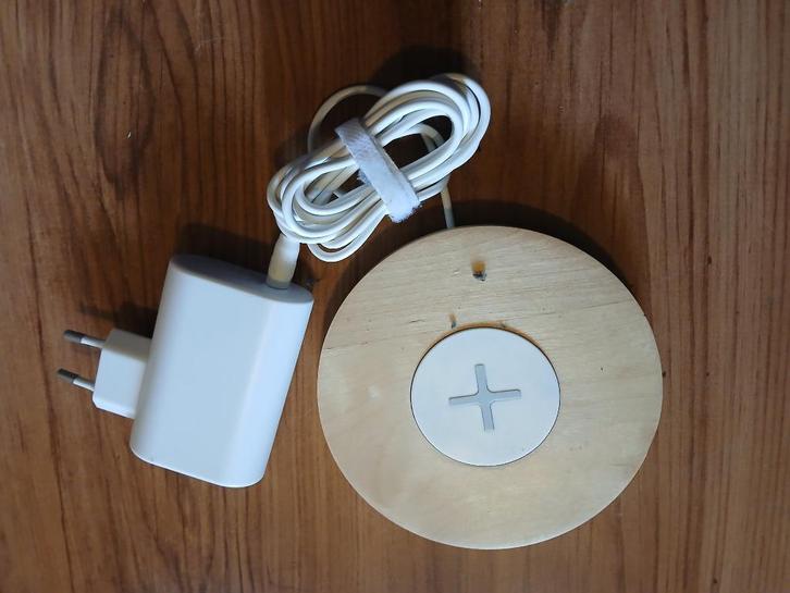 IKEA Nordmärke draadloze oplader – Qi, hout, Telecommunicatie, Mobiele telefoons | Telefoon-opladers, Ophalen