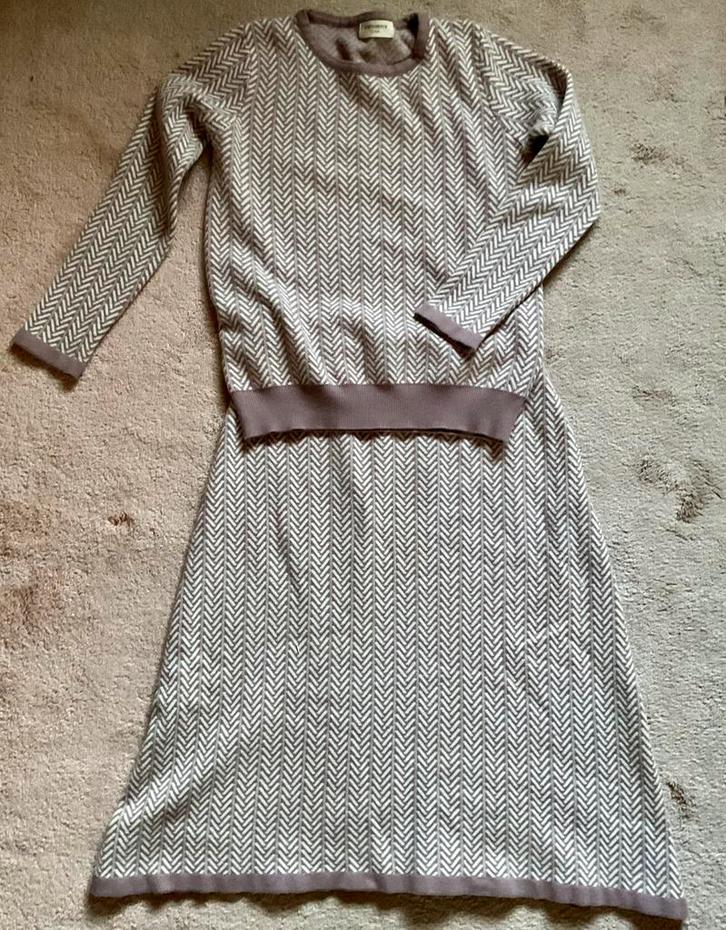 Prachtige set, rok en trui roze wit gebreid visgraat Zgan 42, Kleding | Dames, Rokken, Zo goed als nieuw, Maat 42/44 (L), Roze