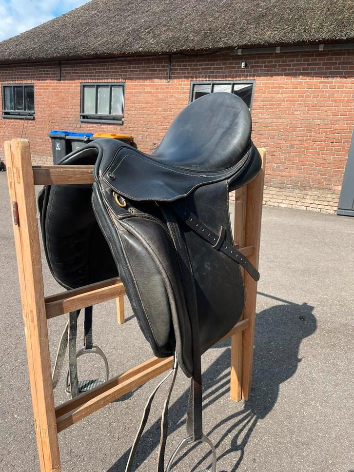 Mooi Ruiz Diaz dressuur 17,5 inch zadel te koop, Dieren en Toebehoren, Paarden en Pony's | Zadels, Gebruikt, Dressuur, Ophalen
