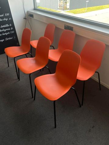 6 Oranje retro stoelen beschikbaar voor biedingen