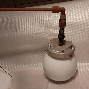 lamp op gas  is al heel oud beschikbaar voor biedingen