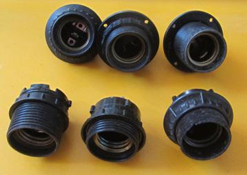 Zes Lamphouders (E27) en twee sluitringen (E27) beschikbaar voor biedingen