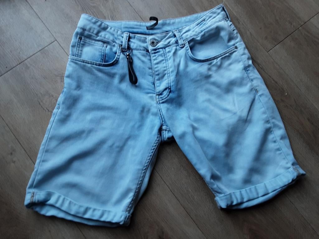 BROEK    kort     ASHES    TO    DUST      MAAT     33., Kleding | Heren, Spijkerbroeken en Jeans, Ophalen of Verzenden, Zo goed als nieuw