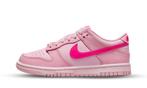 Nike Dunk Low Triple Pink (GS) Maat 37.5 | Nieuw, Kleding | Dames, Schoenen, Nike, Nieuw, Ophalen of Verzenden, Sneakers of Gympen