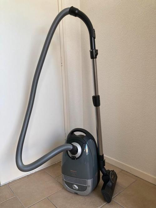Miele stofzuiger met stofzak, Witgoed en Apparatuur, Stofzuigers, Gebruikt, Stofzuiger, Minder dan 1200 watt, Stofzak, Ophalen