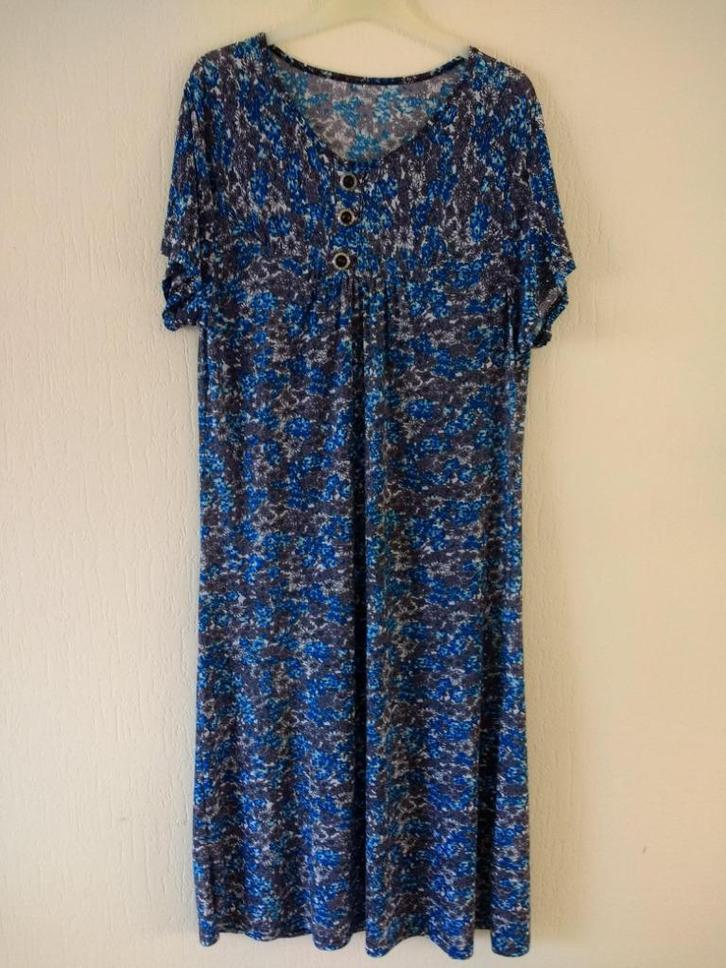 Jurk met korte mouw in blauw en grijs bloemetje maat 44, Kleding | Dames, Jurken, Zo goed als nieuw, Maat 42/44 (L), Blauw, Ophalen of Verzenden
