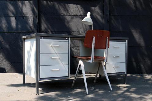 Industrieel Vintage Gispen Bureau Andre Cordemeyer ca 1966, Huis en Inrichting, Bureaus, Gebruikt, Bureau, Ophalen