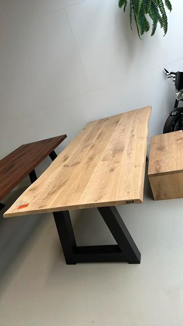 Boomstam eetafel eiken 250x100cm beschikbaar voor biedingen