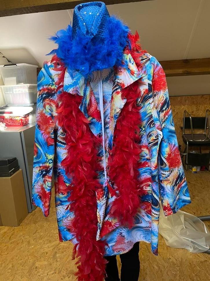 Te koop leuke bont gekleurde jassen met toebehoren., Kleding | Dames, Carnavalskleding en Feestkleding, Zo goed als nieuw, Carnaval