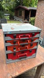 Gereedschapkist, 4 metalen koffers in frame, Ophalen, Gebruikt