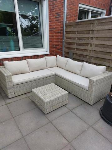 Tuinset loungeset hoekbank en tafeltje/hocker beschikbaar voor biedingen
