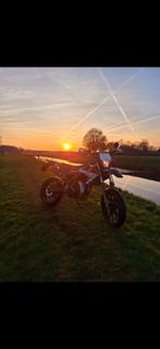 Rieju mrt 50 sm schakelbrommer, Fietsen en Brommers, Ophalen, Zo goed als nieuw