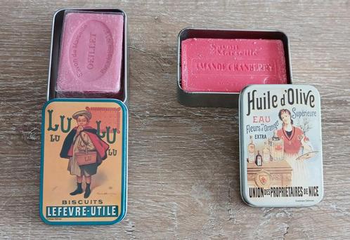 Savon de Marseille oeillet amande cranberry zeep in doosje, Verzamelen, Blikken, Overige, Overige merken, Ophalen of Verzenden