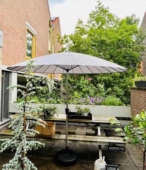Nieuwe parasol met deuk(je) in ego  (transportschade), Tuin en Terras, Parasols, Nieuw, Ophalen of Verzenden