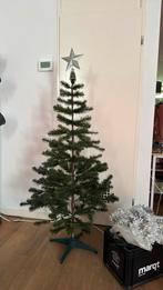 🚨Moet weg: Kunstkerstboom 145 cm met diverse versiering, Ophalen, Zo goed als nieuw