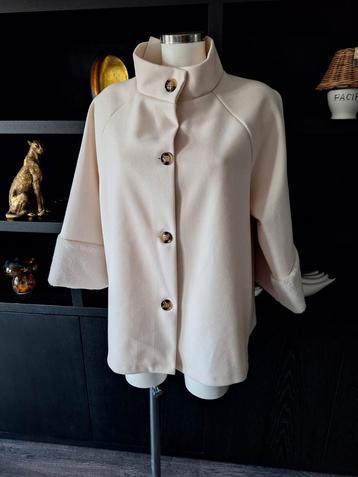 Nieuw jasje met fake fur aan de mouwen universele maat  beschikbaar voor biedingen