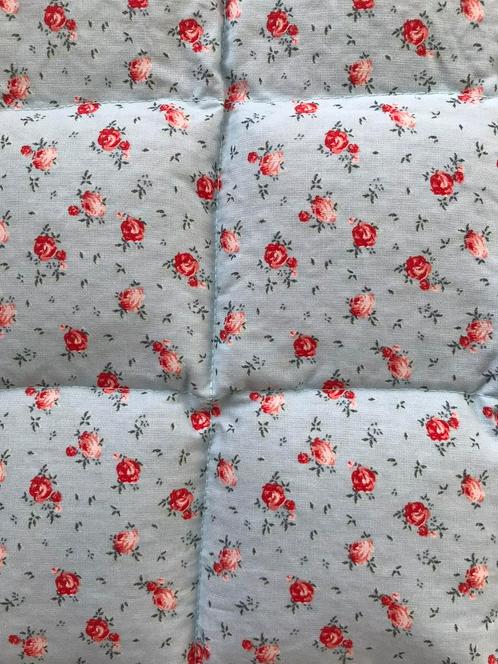 Verkoelend kussen, warmtekussen, pittenzak.Met rozen roosjes, Huis en Inrichting, Woonaccessoires | Kussens, Nieuw, Blauw, Ophalen