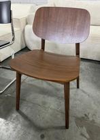 Studio Zondag Baas eetkamerstoel walnoot | Van €379, nu, Huis en Inrichting, Stoelen, Studio Zondag, Bruin, Studio Zondag, Nieuw