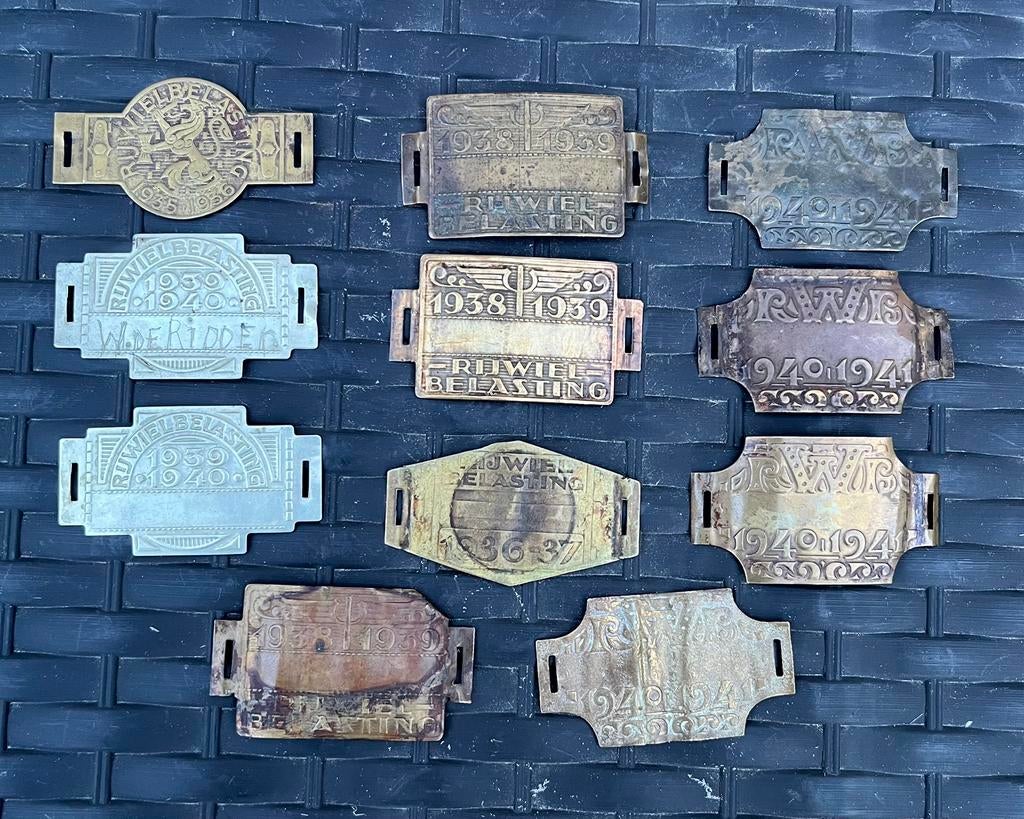 Rijwielbelasting plaatjes 11 x, Ophalen of Verzenden, Nederland, Embleem of Badge