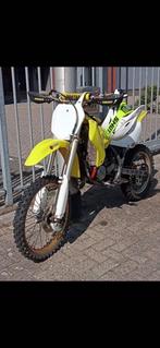 Suzuki rm 85 nieuwe cilinder en blokrevisie 3/4maanden terug, Fietsen en Brommers, Brommers | Crossbrommers, Suzuki, Gebruikt