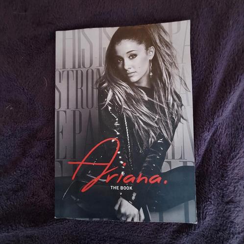Ariana Grande The book. Niet in NL verkrijgbaar., Boeken, Kunst en Cultuur | Fotografie en Design, Zo goed als nieuw, Fotografen