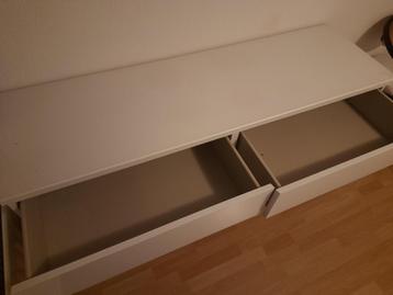 Witte ladekast beschikbaar voor biedingen