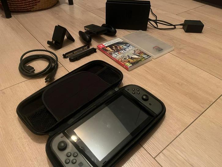 Nintendo Switch Compleet + 2 Games oa Minecraft, Spelcomputers en Games, Games | Nintendo Switch, Gebruikt, Overige genres, 3 spelers of meer