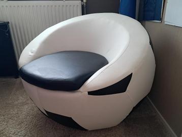 Voetbalstoel gemaakt van leer.