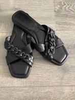 Zwarte nappaleren damesslippers Tamaris maat 40, Zwart, Zo goed als nieuw, Ophalen, Slippers