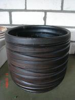 bloempot bruin met ribbels, Tuin en Terras, Bloempotten, Rond, Binnen, Ophalen of Verzenden, Zo goed als nieuw