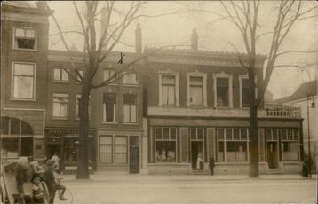 Dordrecht FOTOKAART met woonhuis van verzender st 1914 beschikbaar voor biedingen